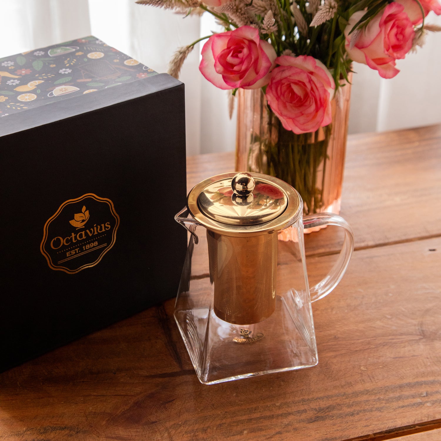 Pyramid Shaped Borosilicate Glass Kettle with Gold Plated Infuser and Lid