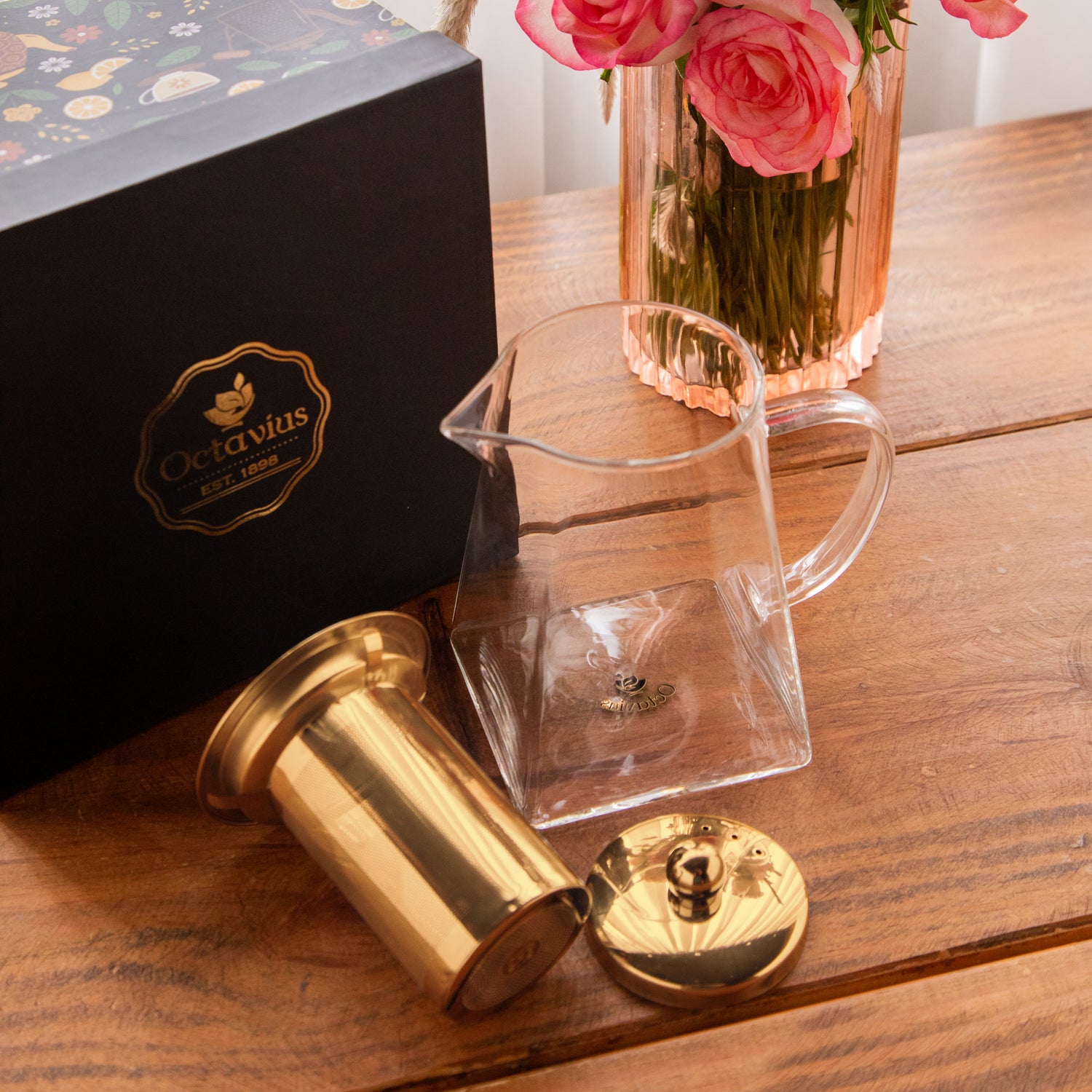 Pyramid Shaped Borosilicate Glass Kettle with Gold Plated Infuser and Lid