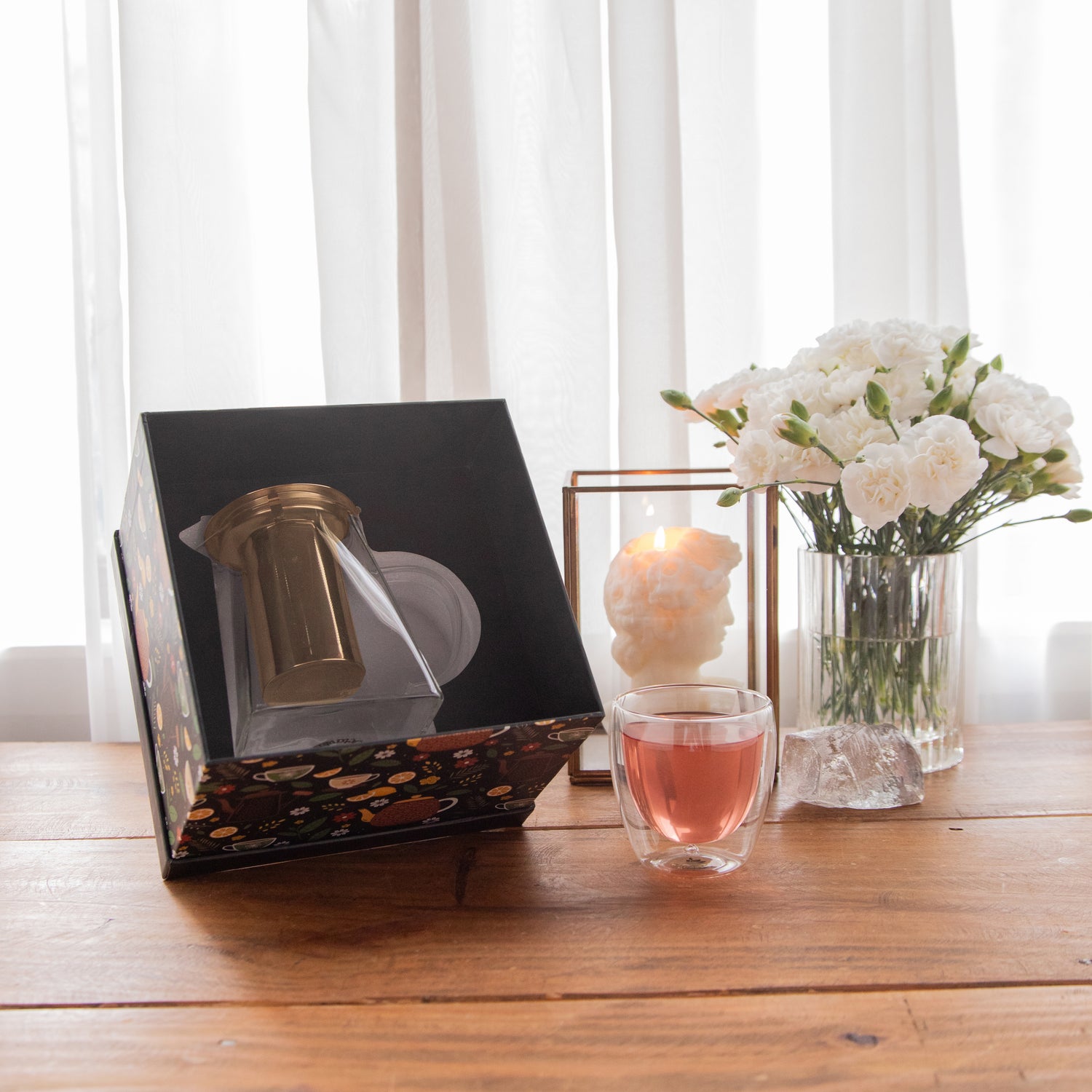 Pyramid Shaped Borosilicate Glass Kettle with Gold Plated Infuser and Lid