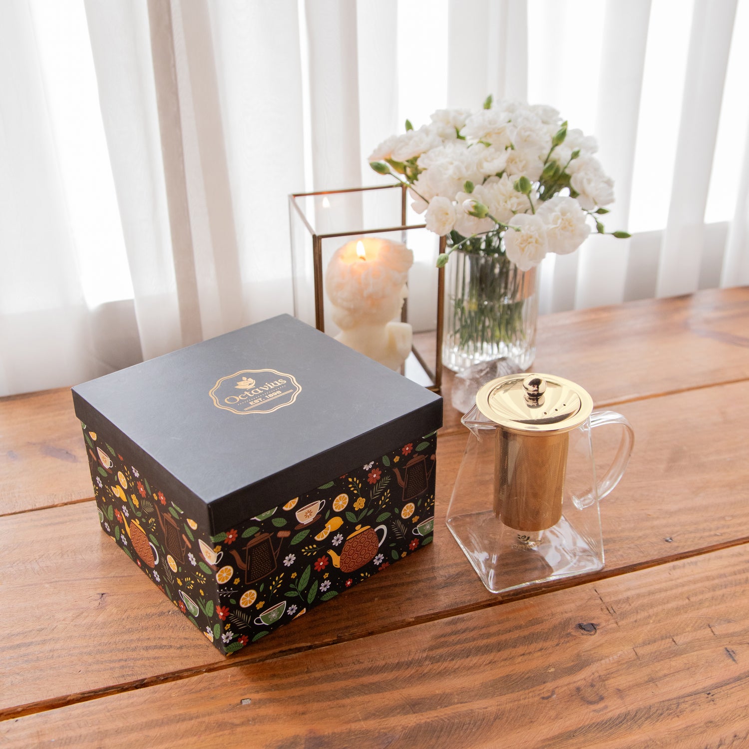 Pyramid Shaped Borosilicate Glass Kettle with Gold Plated Infuser and Lid