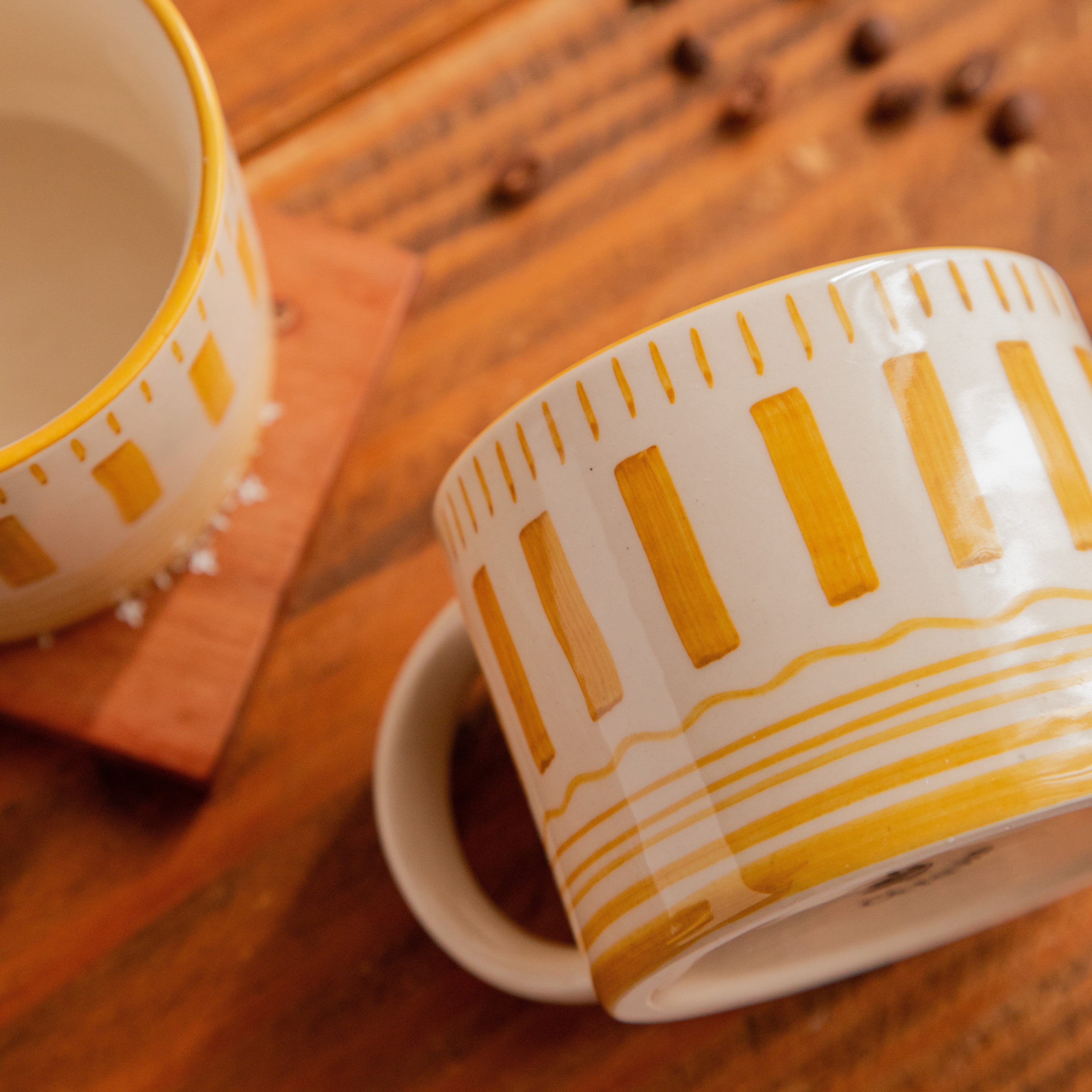 Golden Dune Hand-Painted Ceramic Mug – 425 ml