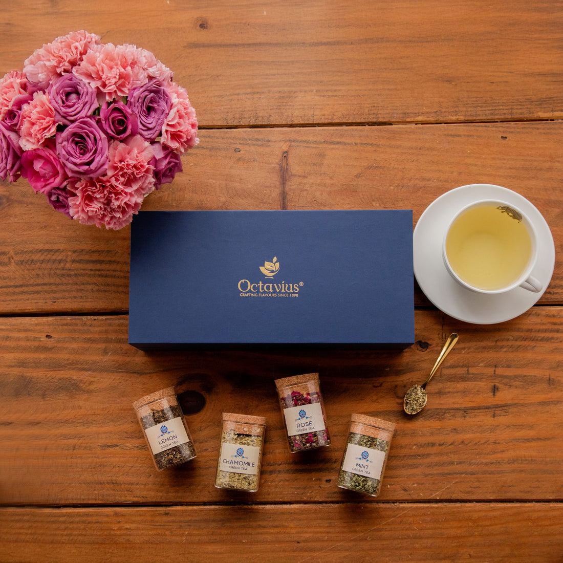 Tea Time Treasure – Tea Lovers Delight  (4 Loose Leaf Green Teas with Golden Spoon)