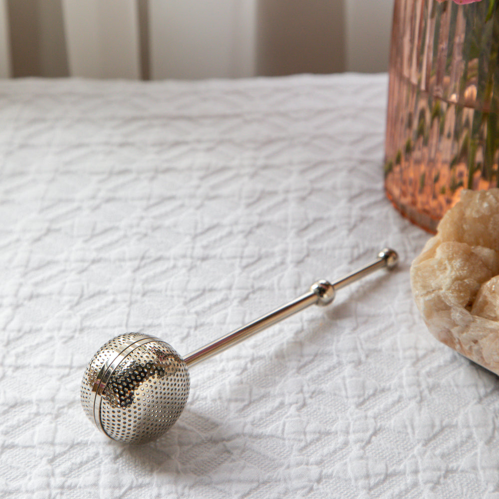 
                  
                    Load image into Gallery viewer, Ball Shaped Infuser with Long Push handle
                  
                