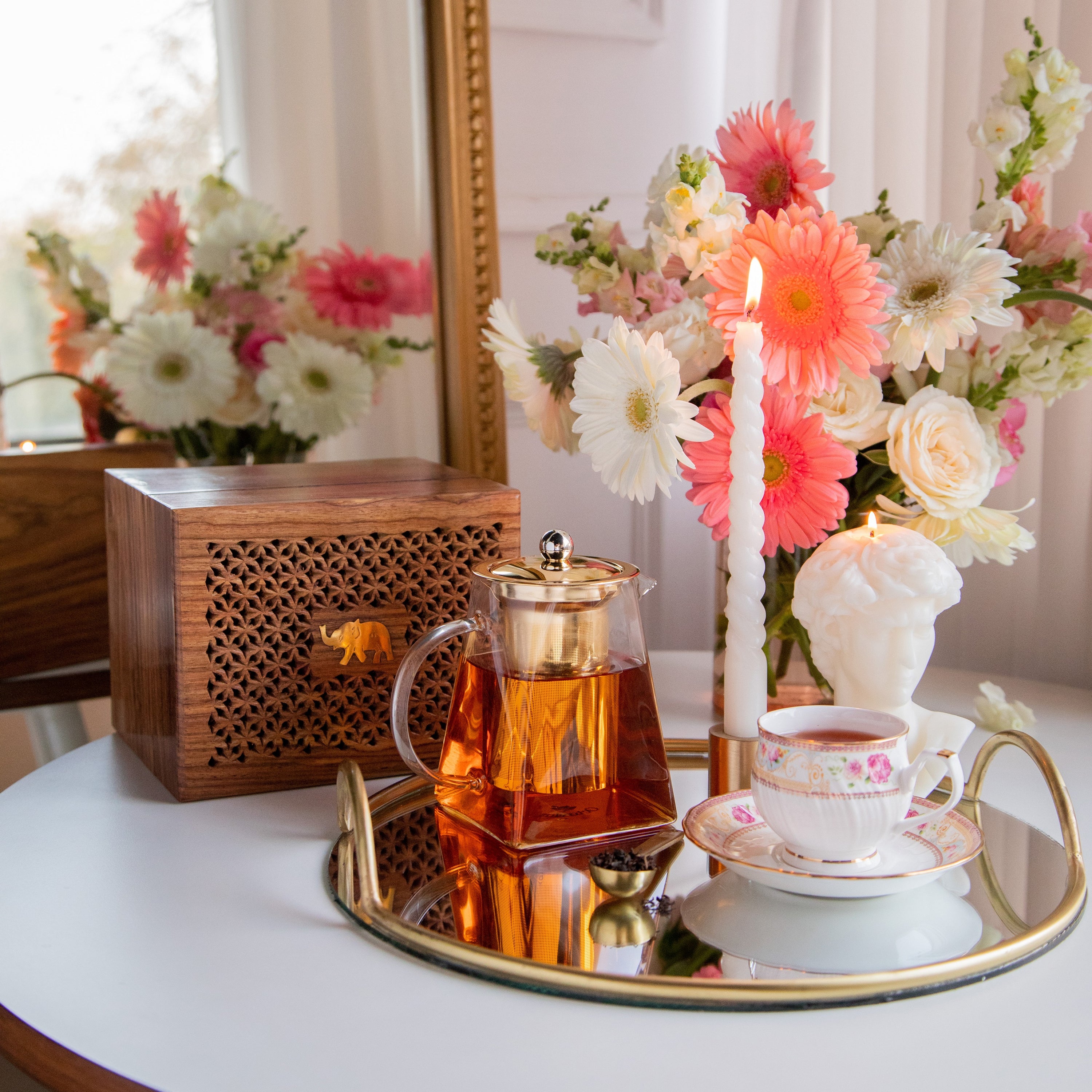 Pyramid Shape Borosilicate Teapot With Gold Plated Infuser And Lid in