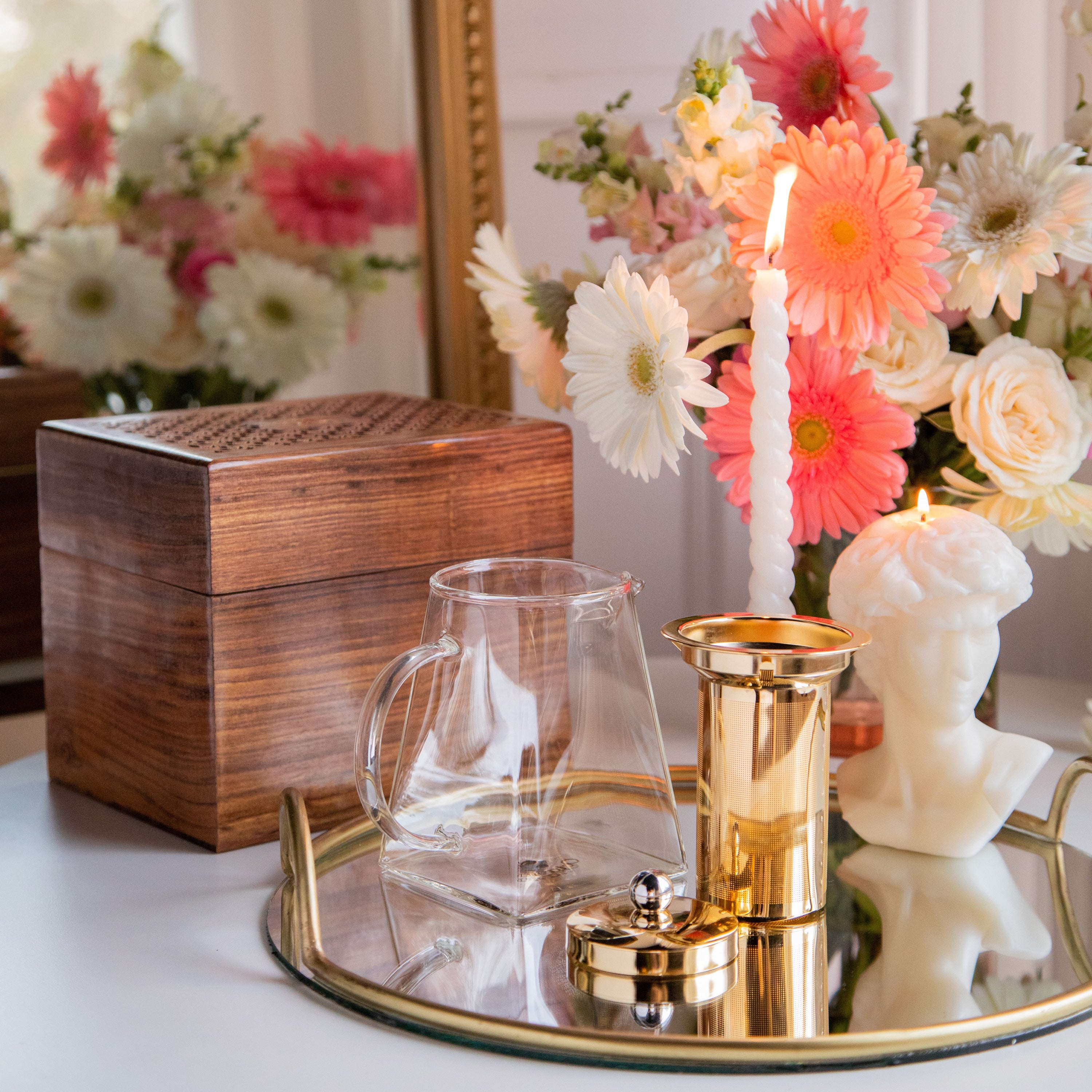 Pyramid Shape Borosilicate Teapot With Gold Plated Infuser And Lid in