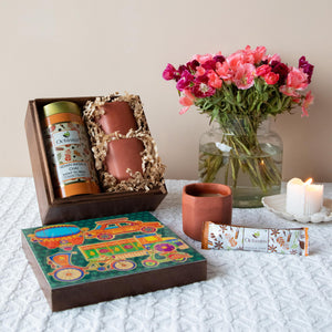 
                  
                    Load image into Gallery viewer, Desi Chai Hamper (Indian Masala Instant Tea &amp;amp; Kullad set)
                  
                