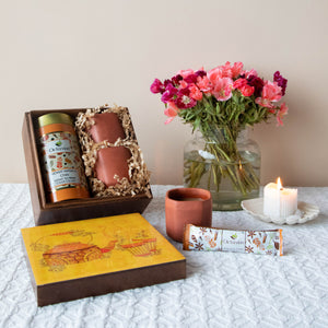 
                  
                    Load image into Gallery viewer, Desi Chai Hamper (Indian Masala Instant Tea &amp;amp; Kullad set)
                  
                