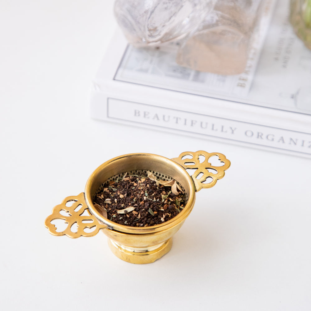 
                  
                    Load image into Gallery viewer, Empress Brass tea strainer ( 5 cms )
                  
                