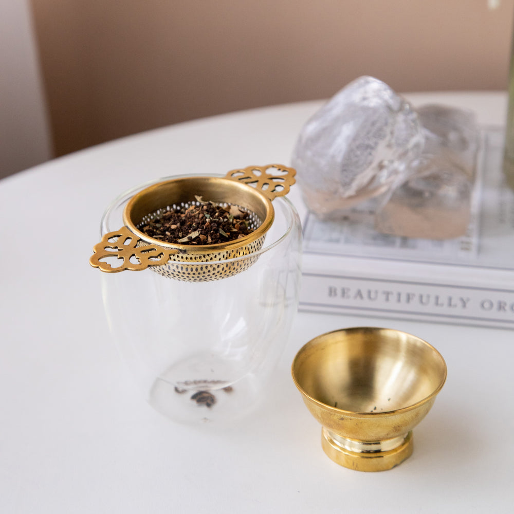 
                  
                    Load image into Gallery viewer, Empress Brass tea strainer ( 5 cms )
                  
                