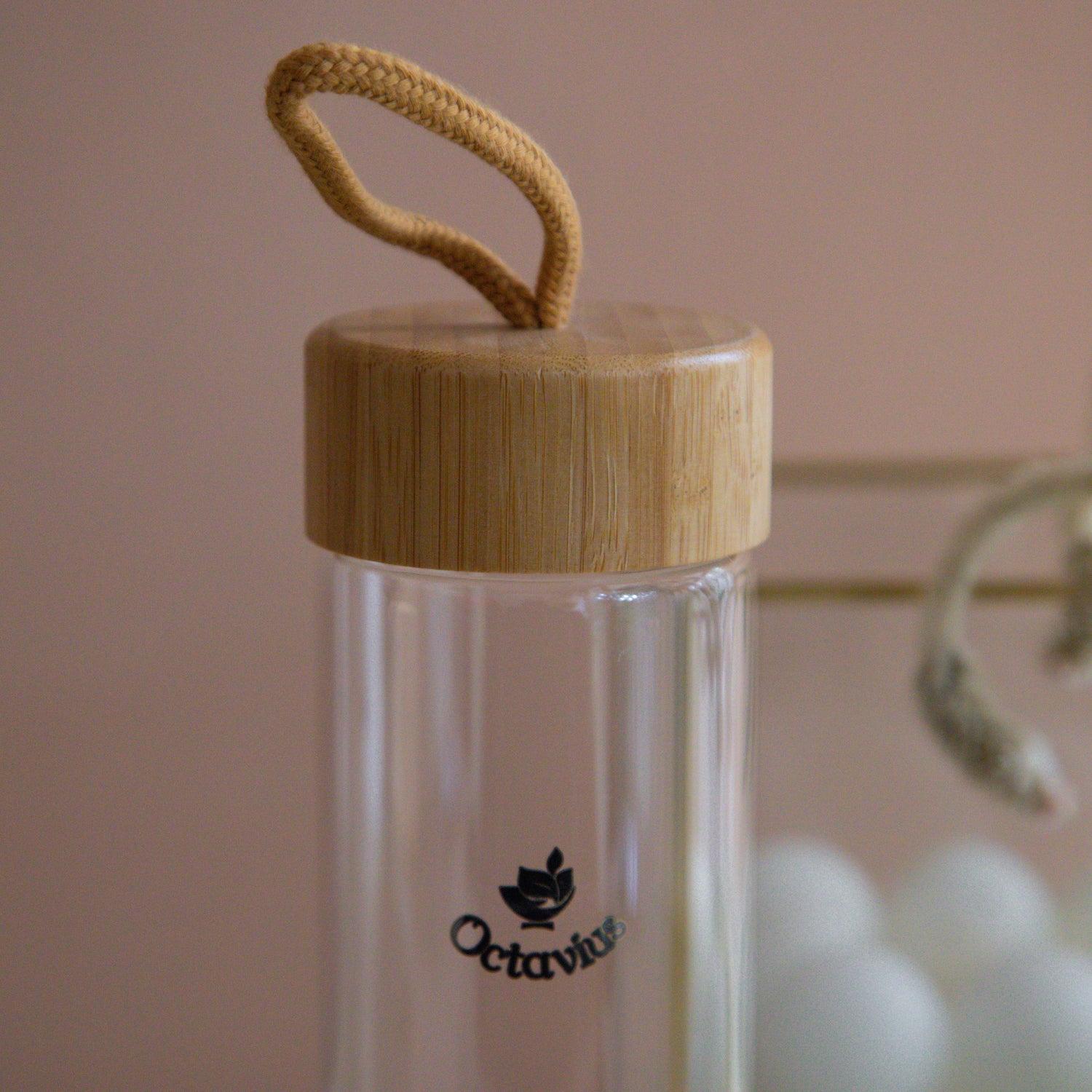 Borosilicate Glass Bottle With Wooden Cap - 600ML