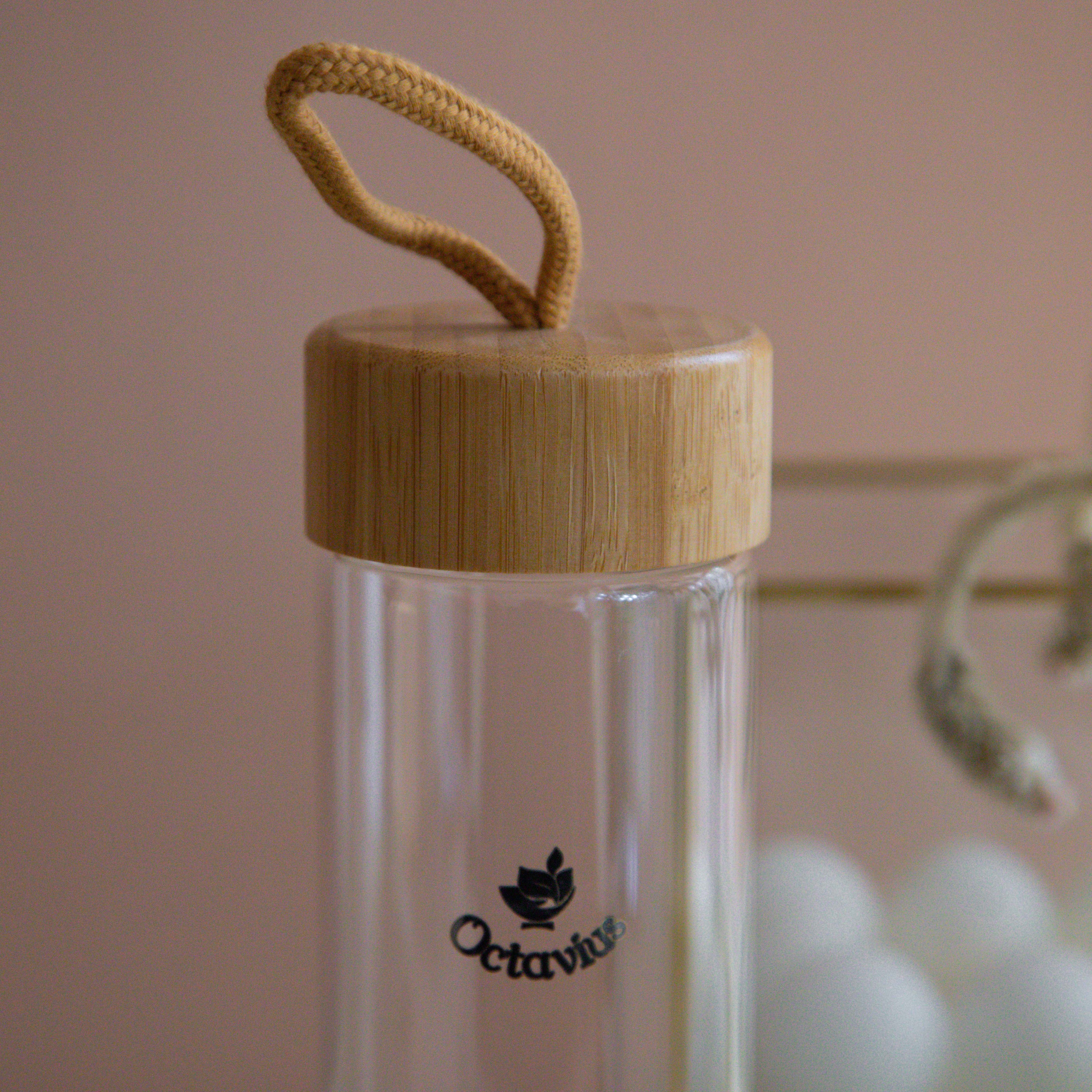 Borosilicate Glass Bottle With Wooden Cap - 600ML