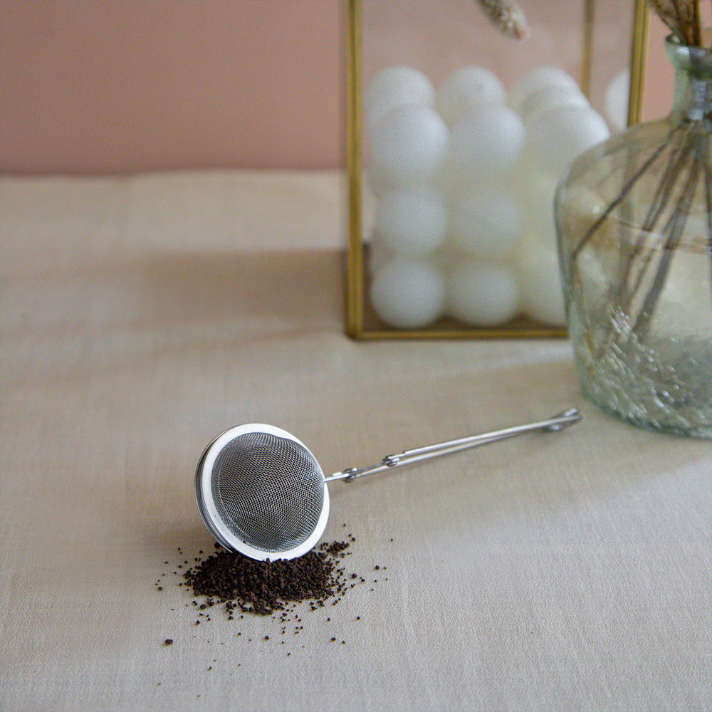 
                  
                    Load image into Gallery viewer, Ball Shaped Infuser with Squeeze Handle
                  
                