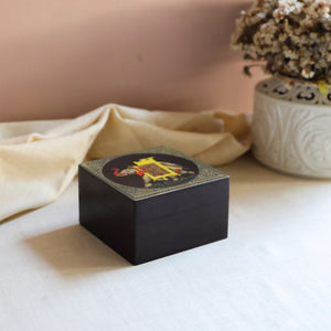 
                  
                    Load image into Gallery viewer, Darjeeling Oolong Tea in Handcrafted Wooden Box
                  
                