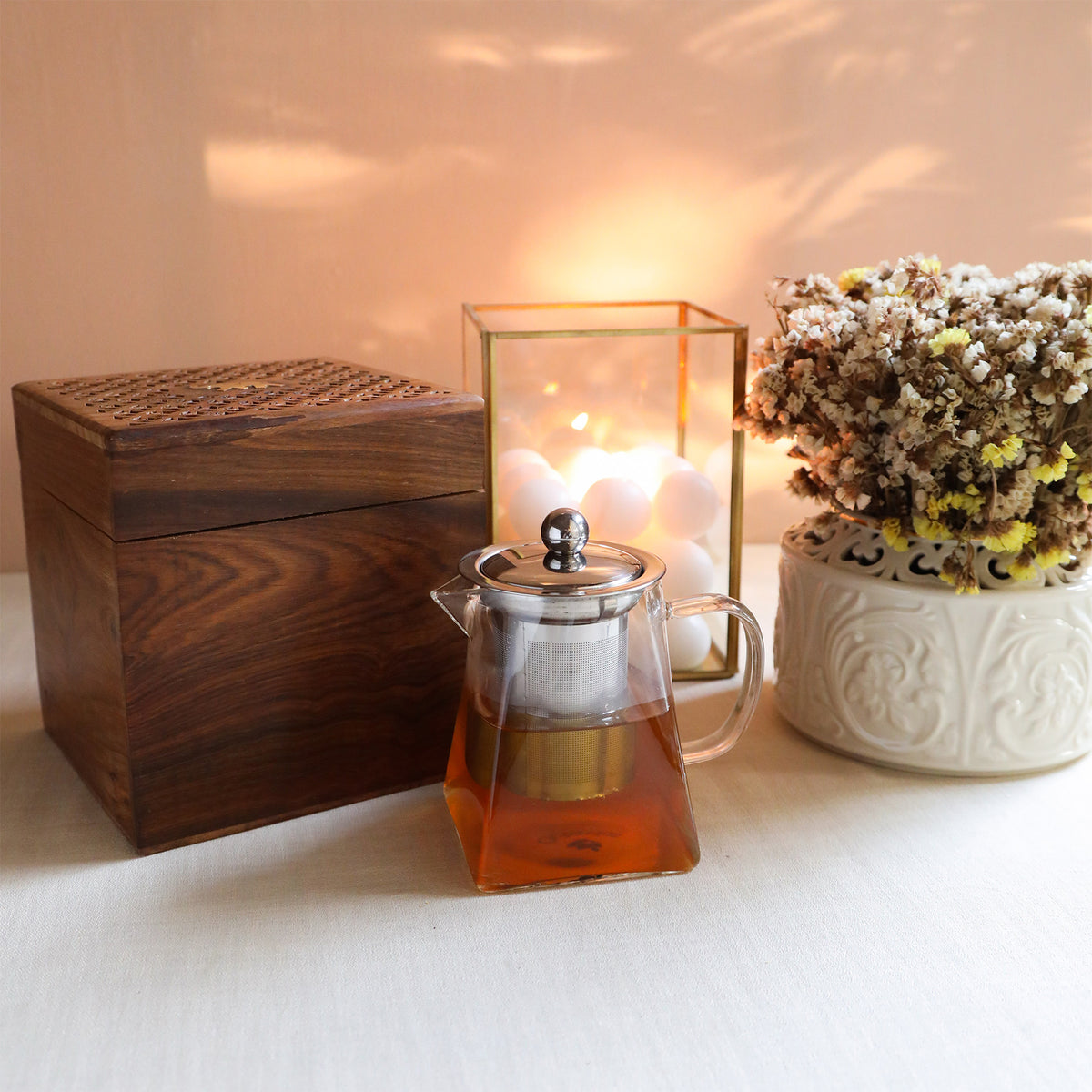 Pyramid Shape Borosilicate Glass Teapot in Sheesham Wood Box 720 ML