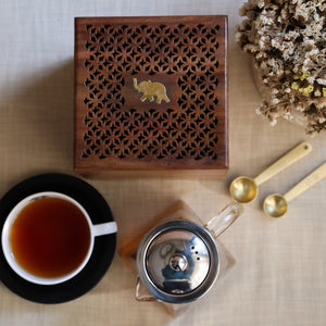 
                  
                    Load image into Gallery viewer, Pyramid Shape Borosilicate Glass Teapot in Sheesham Wood Box  - 720 ML
                  
                